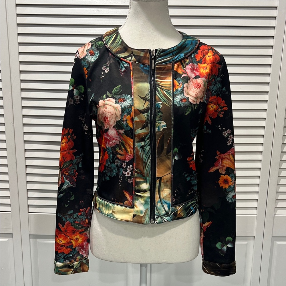 Carmin USA Beautiful Blk & White W/Multi Color Florals Scuba Jacket In Zip Front - Picture 3 of 10